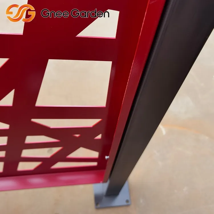 Moderni punainen geometrinen muotoilu -aita