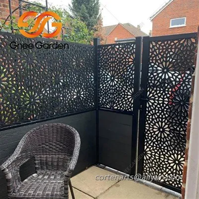 Corten teräs ulkona portti