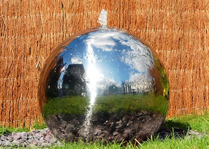 Ruostumattomasta teräksestä valmistettu Sphere Water -ominaisuus